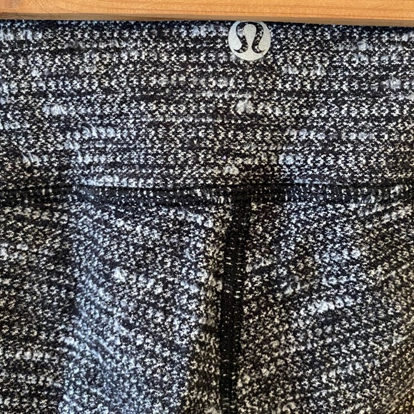 Lululemon Wunder Unders - Picture 4 of 6